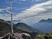 22 Cima delle galline (2131 m) con vista sulla Valle della Corte e Valcanale